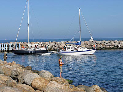 Lystfiskere på havnemolerne